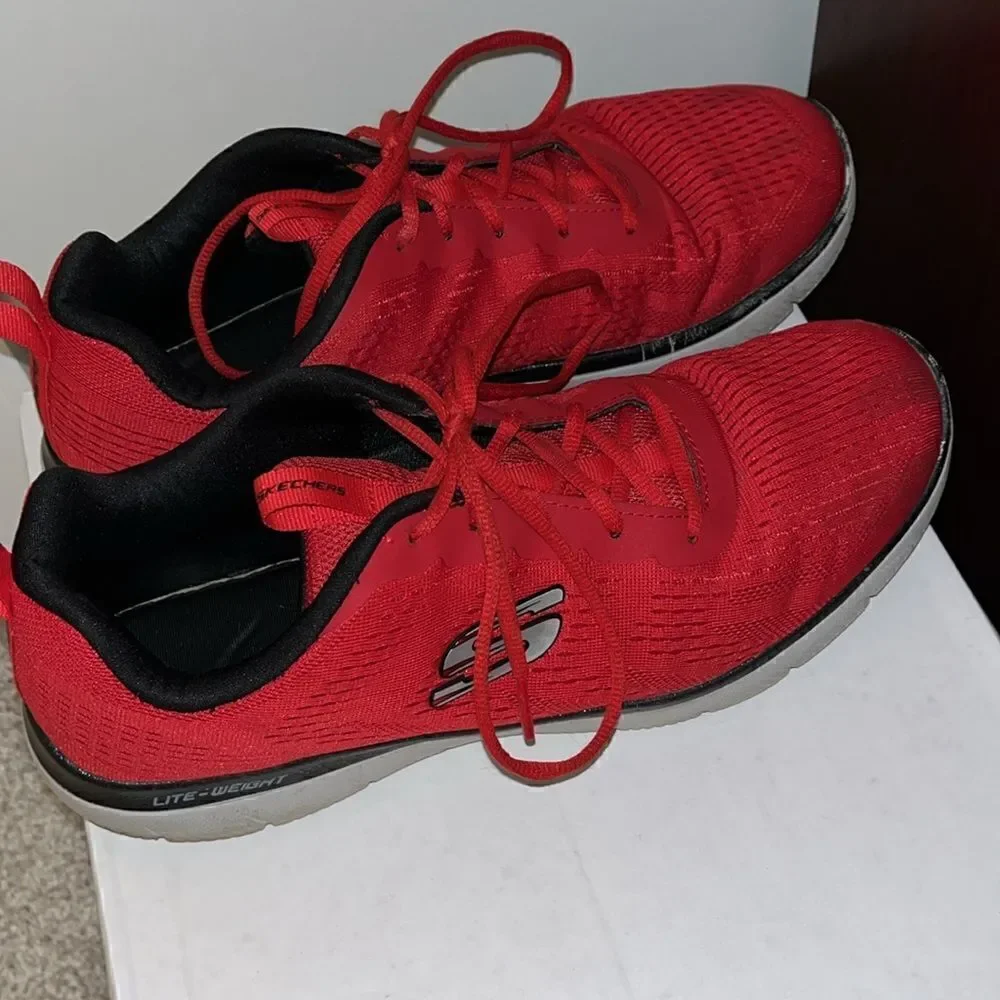 Red Sketchers soft casual tennis shoes walking mens size 10.5 10 1/2 used…